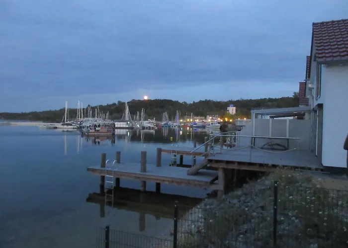 Seehaus Maria Mit Blick Auf Wasser *